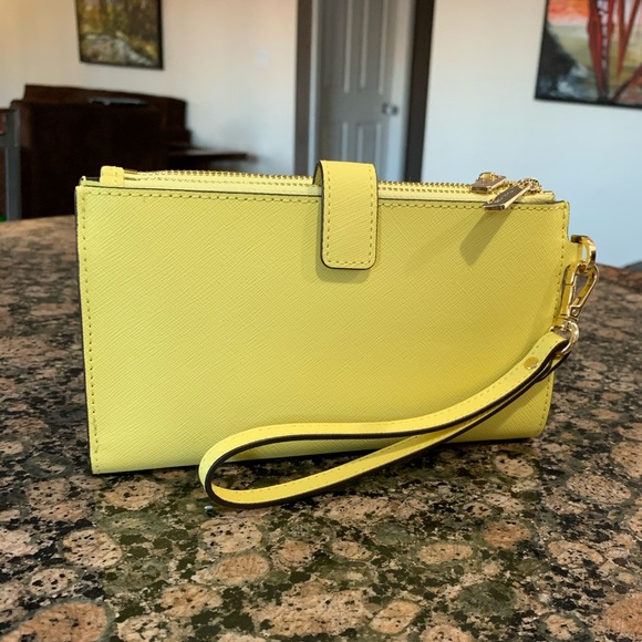 Authentic Michael Kors saffiano leather wallet - Picture 7 of 15